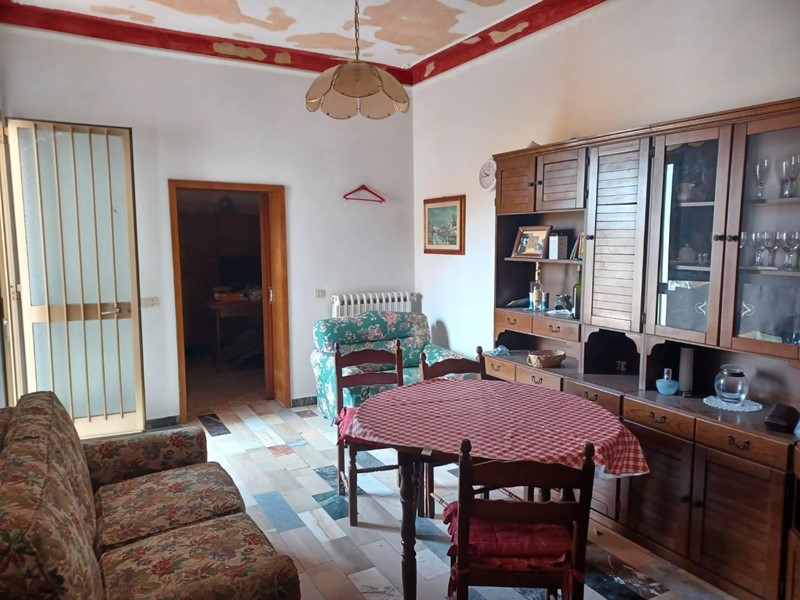 Villa bifamiliare in Vendita a Agliana, 369'000€, 400 m², con Box