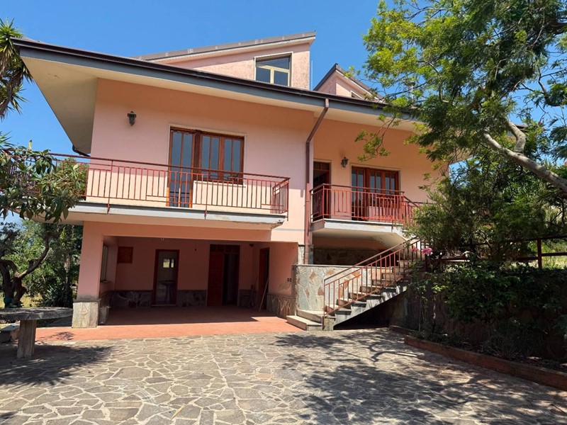 Villa in Vendita a Altavilla Silentina, 175'000&euro;, 167 m², con Box