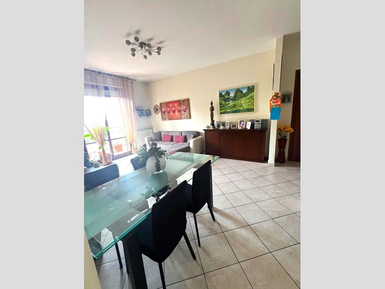 Trilocale in Vendita a Gorla Minore, 119'000€, 100 m²