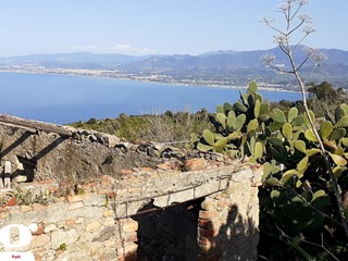 Casa Indipendente in Vendita a Patti, 300 m²