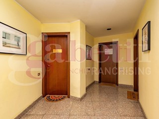 Ufficio in Affitto a Senago, 700€, 61 m²