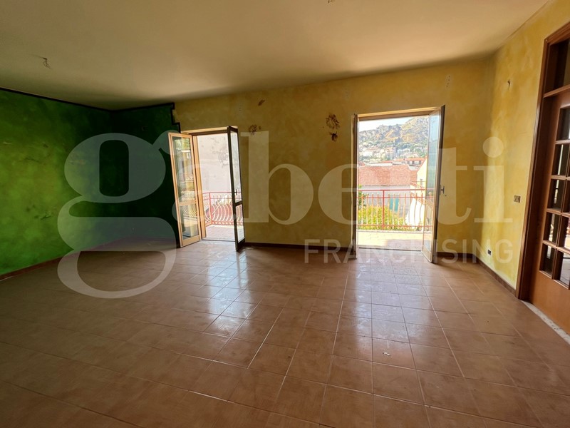 Quadrilocale in Vendita a Amantea, 80'000€, 168 m²
