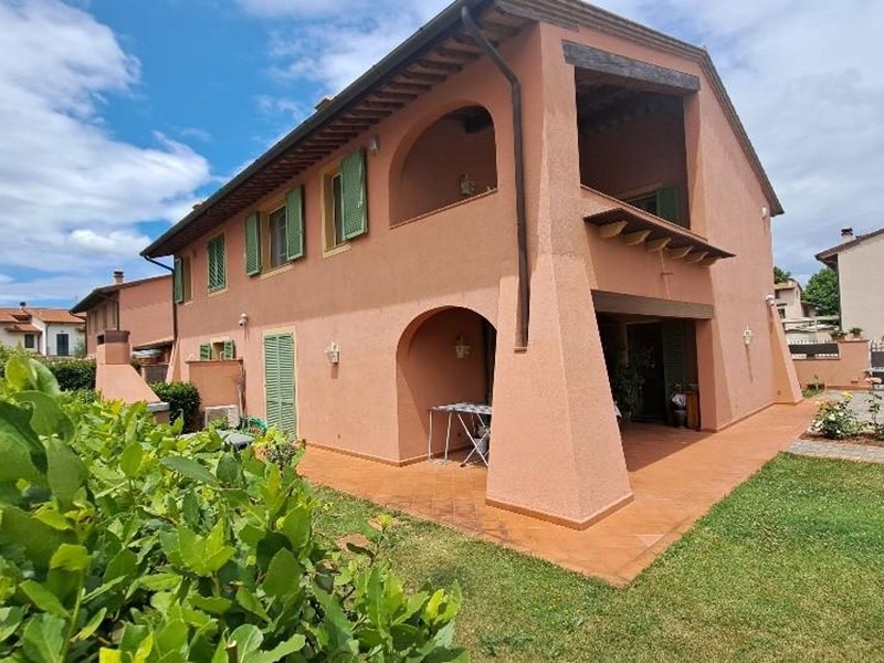 Villa bifamiliare in Vendita a Calcinaia, 530'000€, 160 m², arredato