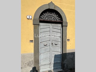 Appartamento in Vendita a Borgo a Mozzano, 35'000&euro;, 102 m², con Box