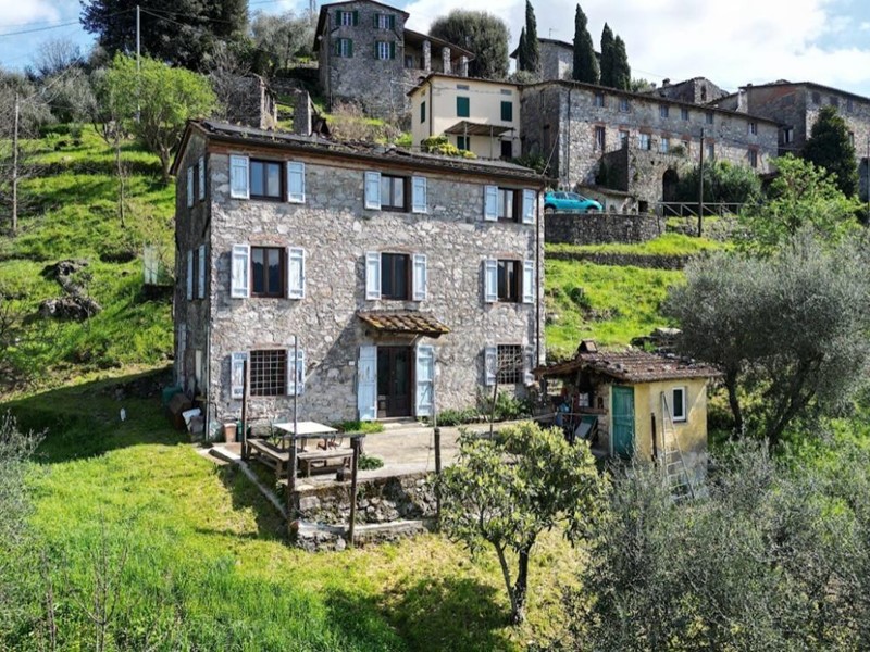 Casa di corte in Vendita a Borgo a Mozzano, zona Valdottavo, 290'000&euro;, 105 m², arredato