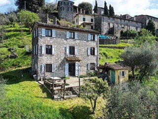 Casa di corte in Vendita a Borgo a Mozzano, zona Valdottavo, 290'000&euro;, 105 m², arredato