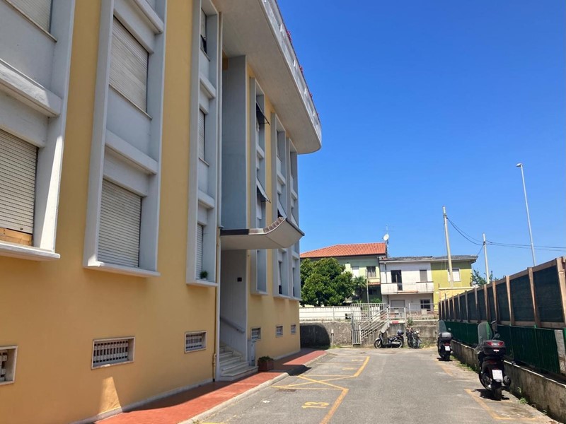 Appartamento in Vendita a Carrara, zona Marina di Carrara, 247'000€, 150 m², con Box