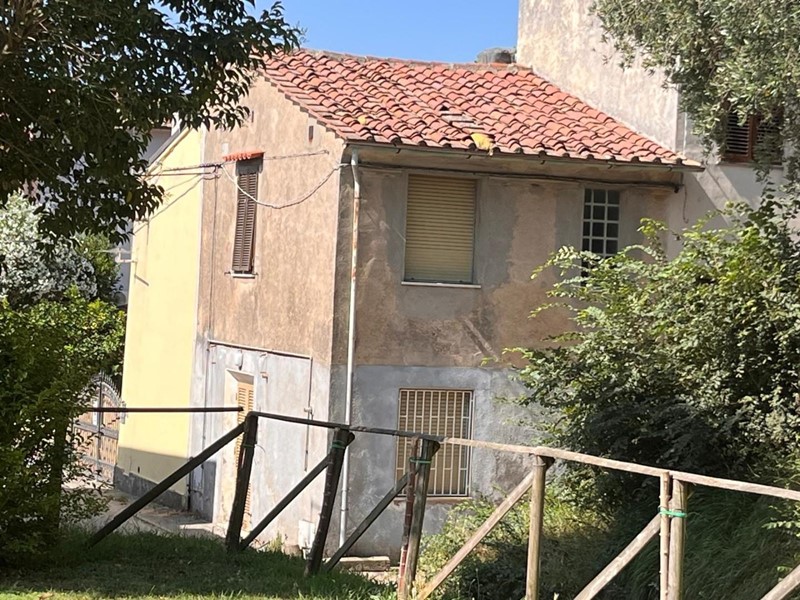 Casa Indipendente in Vendita a Cascina, zona Laiano, 78'000€, 74 m²