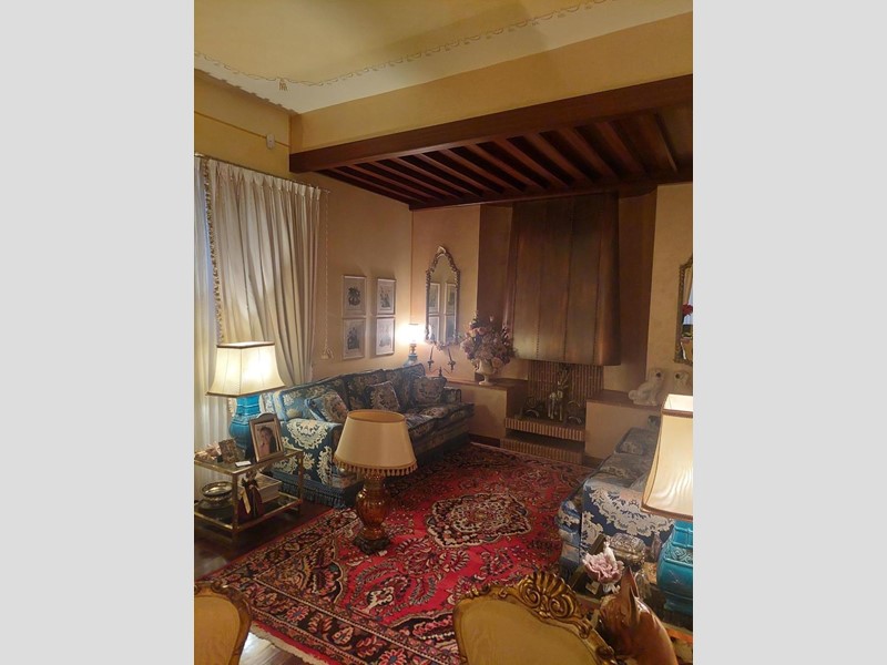 Villa in Vendita a Castelfranco di Sotto, 720'000€, 305 m², arredato, con Box