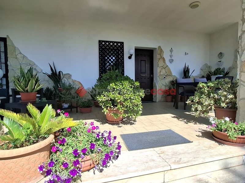 Villa in Vendita a Aprilia, 300'000€, 140 m²