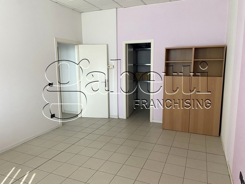 Ufficio in Vendita a Cento, 110'000€, 85 m²