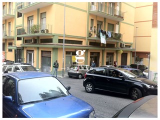 Negozio in Vendita a Salerno, 450'000&euro;, 109 m²