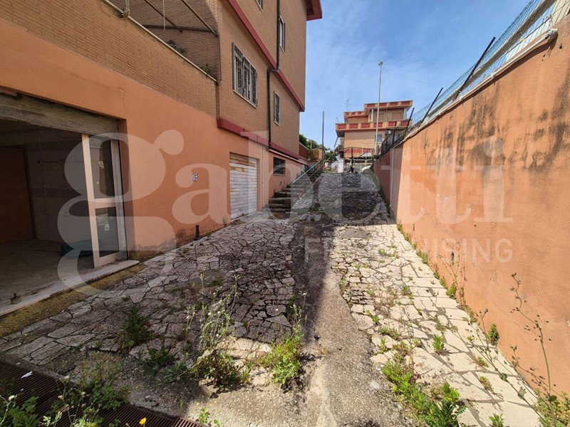 Negozio in Vendita a Anzio, 165'000€, 275 m²