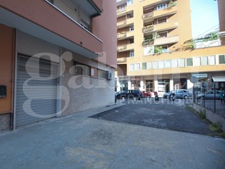 Negozio in Affitto a Verona, 380€, 13 m²
