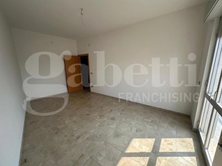 Trilocale in Vendita a Floridia, 90'000€, 132 m²