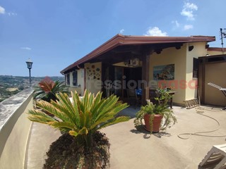 Villa in Vendita a Napoli, 390'000€, 250 m²
