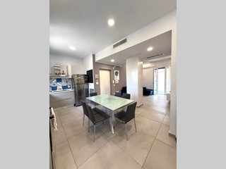 Trilocale in Vendita a Napoli, 200'000€, 68 m²