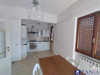Quadrilocale in Vendita a Carrara, 215'000€, 120 m²