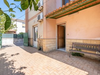 Villa in Vendita a Palermo, 330'000€, 119 m²