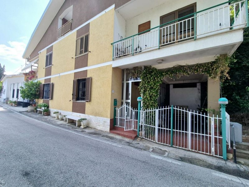 Casa Semi Indipendente in Vendita a Casacanditella, 58'000&euro;, 150 m²