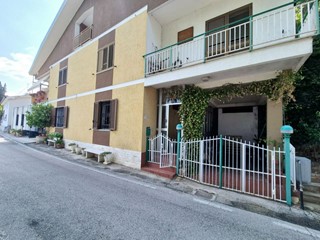 Casa Semi Indipendente in Vendita a Casacanditella, 58'000€, 150 m²