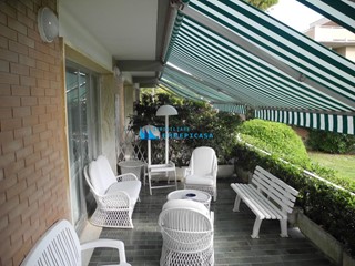 Villetta a schiera in Vendita a Montignoso, zona Cinquale, 750'000€, 170 m², arredato