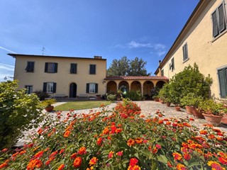 Villa in Vendita a Santa Maria a Monte, zona Montecalvoli Alto, 950'000€, 750 m²