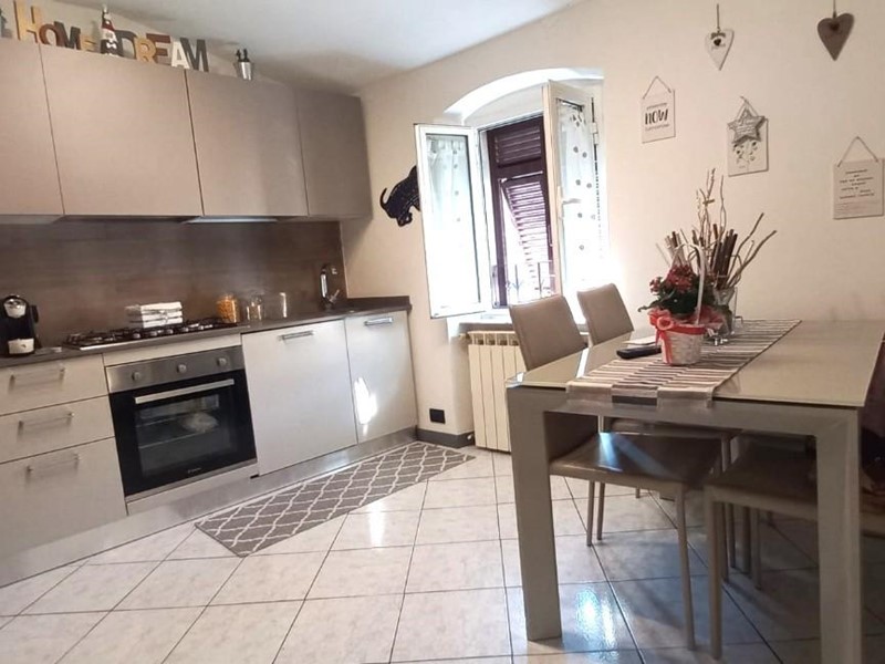 Quadrilocale in Vendita a Carrara, zona Fossola, 125'000€, 70 m², arredato