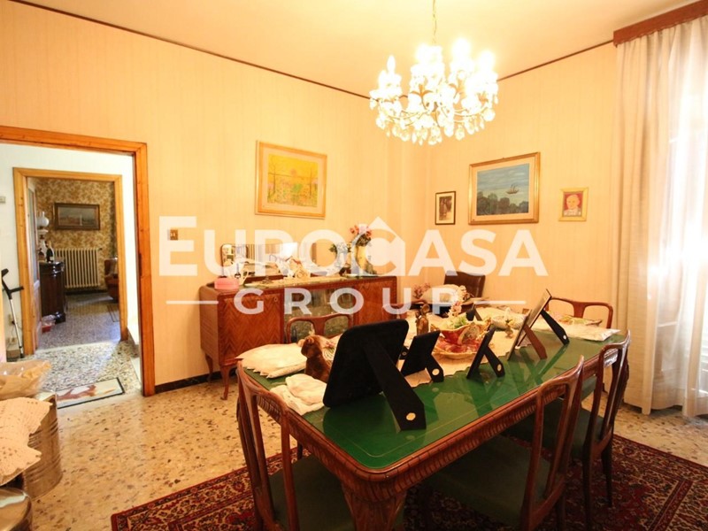 Villa in Vendita a Lucca, zona Santa Maria Del Giudice, 380'000&euro;, 409 m², con Box