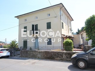 Villa in Vendita a Lucca, zona Santa Maria Del Giudice, 380'000&euro;, 409 m², con Box