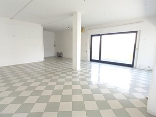 Immobile commerciale in Vendita a Camaiore, zona Lido di Camaiore, 290'000&euro;, 85 m²
