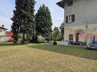 Casa Indipendente in Vendita a Pinerolo, 155'000€, 450 m²