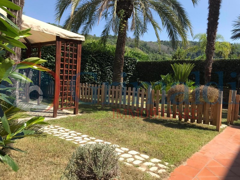 Villetta a schiera in Vendita a Quarto, 579'000€, 300 m²