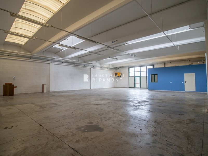 Capannone in Vendita a Calolziocorte, 300'000&euro;, 360 m²
