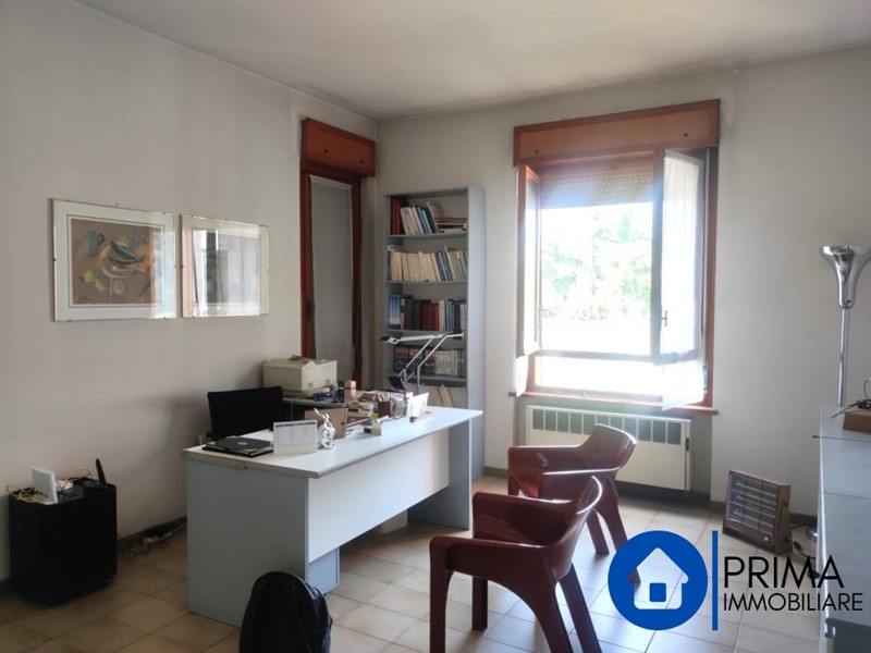 Ufficio in Affitto a Terni, 450€, 80 m²