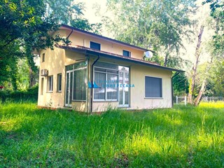 Casa Indipendente in Vendita a Massa, zona Poveromo, 600'000&euro;, 120 m², arredato