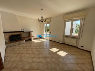 Casa Semi Indipendente in Vendita a Montignoso, zona Cervaiolo, 330'000€, 100 m², arredato