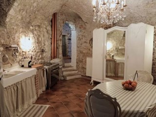 Quadrilocale in Vendita a Scheggino, zona vicinanze, 90'000€, 85 m², arredato