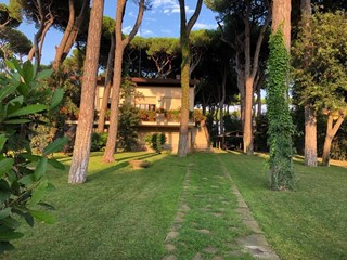 Villa in Vendita a Pisa, zona Tirrenia, 1'000'000€, 350 m²