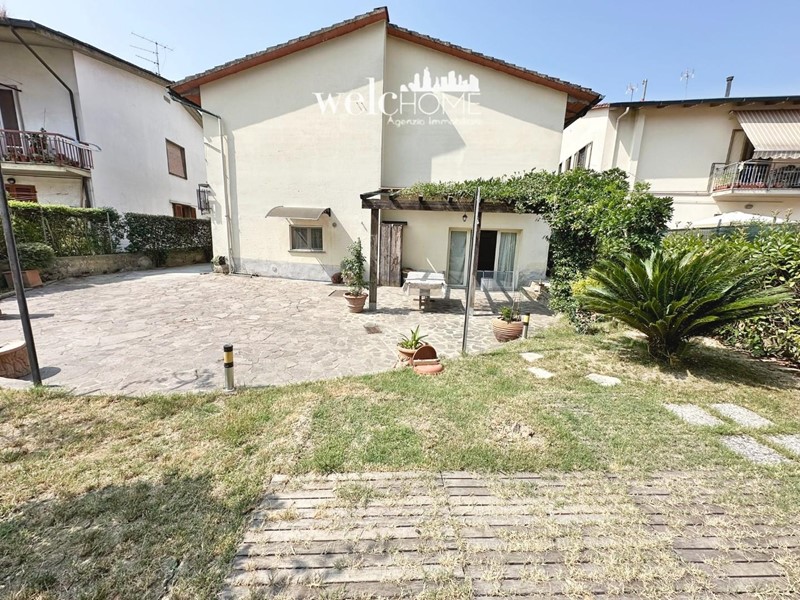 Villa in Vendita a Campi Bisenzio, 720'000€, 200 m²