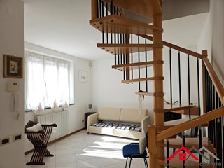 Casa Indipendente in Vendita a Cascina, 350'000€, 120 m², con Box