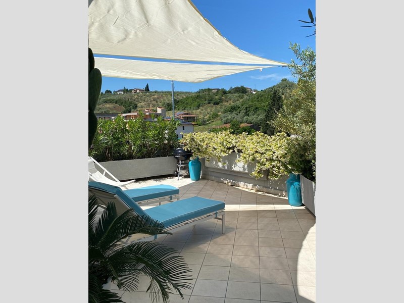 Attico in Vendita a Capraia e Limite, zona Limite, 355'000€, 100 m², con Box