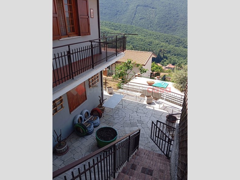 Appartamento in Vendita a Pereto, 90'000&euro;, 150 m², arredato