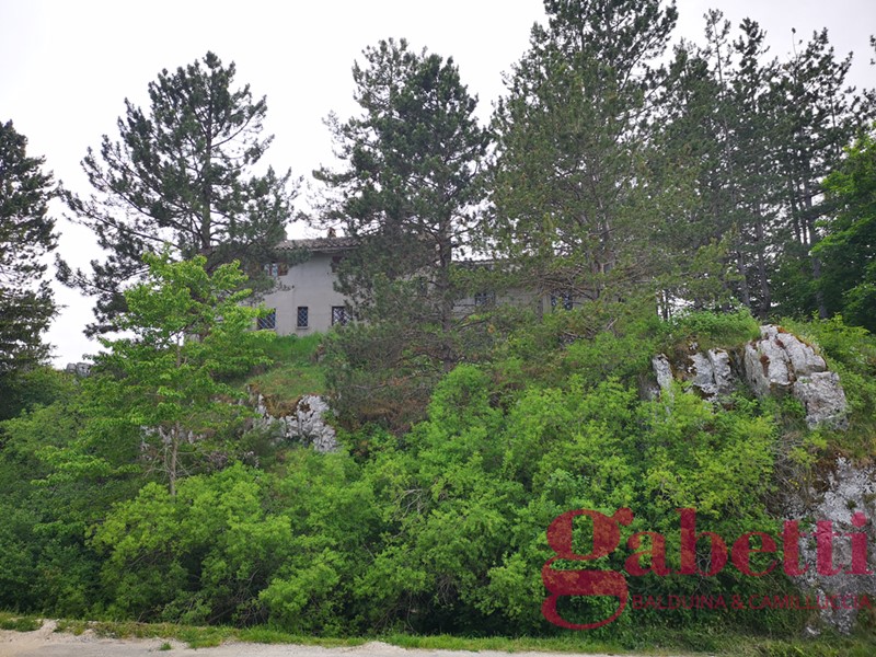 Villa in Affitto a Rocca di Mezzo, 290'000€, 300 m²