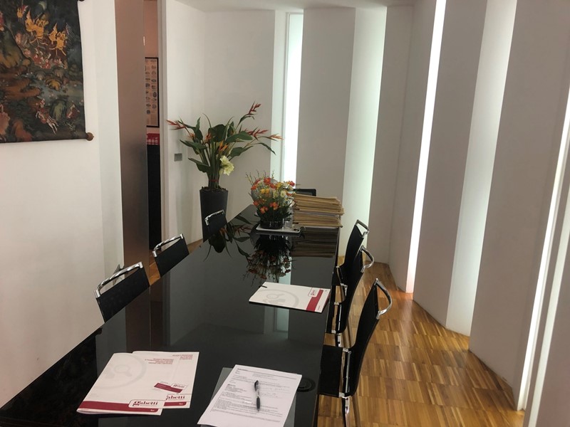 Ufficio in Affitto a Milano, 1'300€, 55 m², arredato