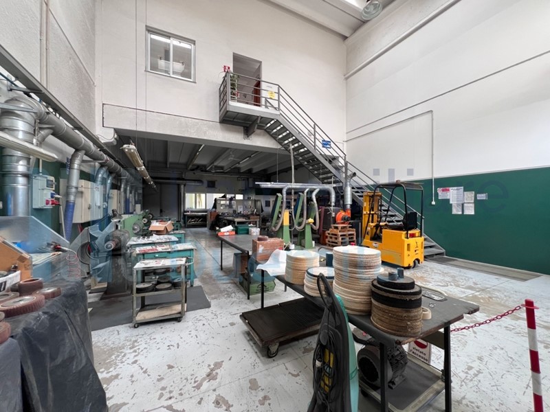 Attività commerciale in Vendita a Zola Predosa, 35'000€, 272 m², arredato