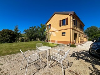 Casa Indipendente in Vendita a Senigallia, zona Filetto, 398'000€, 248 m², arredato, con Box