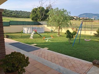 Casa Indipendente in Vendita a Guidonia Montecelio, zona Guidonia, 389'000€, 220 m²