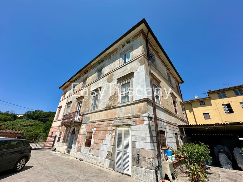 Casa Indipendente in Vendita a Capannori, zona San Ginese Di Compito, 460'000€, 300 m²