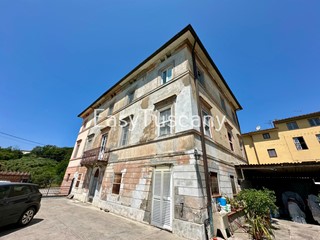 Casa Indipendente in Vendita a Capannori, zona San Ginese Di Compito, 460'000€, 300 m²